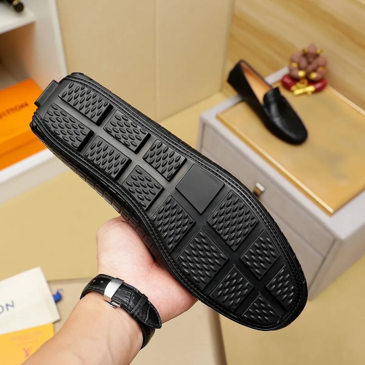 Men's shoes 💰360 💰 LV Louis Vuitton's top-quality Peaches men's shoes 💯Original copy of the official website, the upper is made of imported official website 1:1 material ❌Italian 🇮🇹 cowhide surface, imported pigskin lining. It’s definitely not made with ordinary craftsmanship, it’s the model used by celebrities! The factory’s craftsmanship is designed to create the most perfect shoes for trendy men! Colors available! 38-44 yards